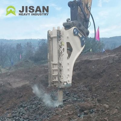 چکش سنگ شکن هیدرولیکی با فشار کاری 160-180 کیلوگرم بر سانتی‌متر مربع، جریان روغن 150-190 لیتر در دقیقه و نرخ ضربه 350-500 ضربه در دقیقه برای بیل مکانیکی